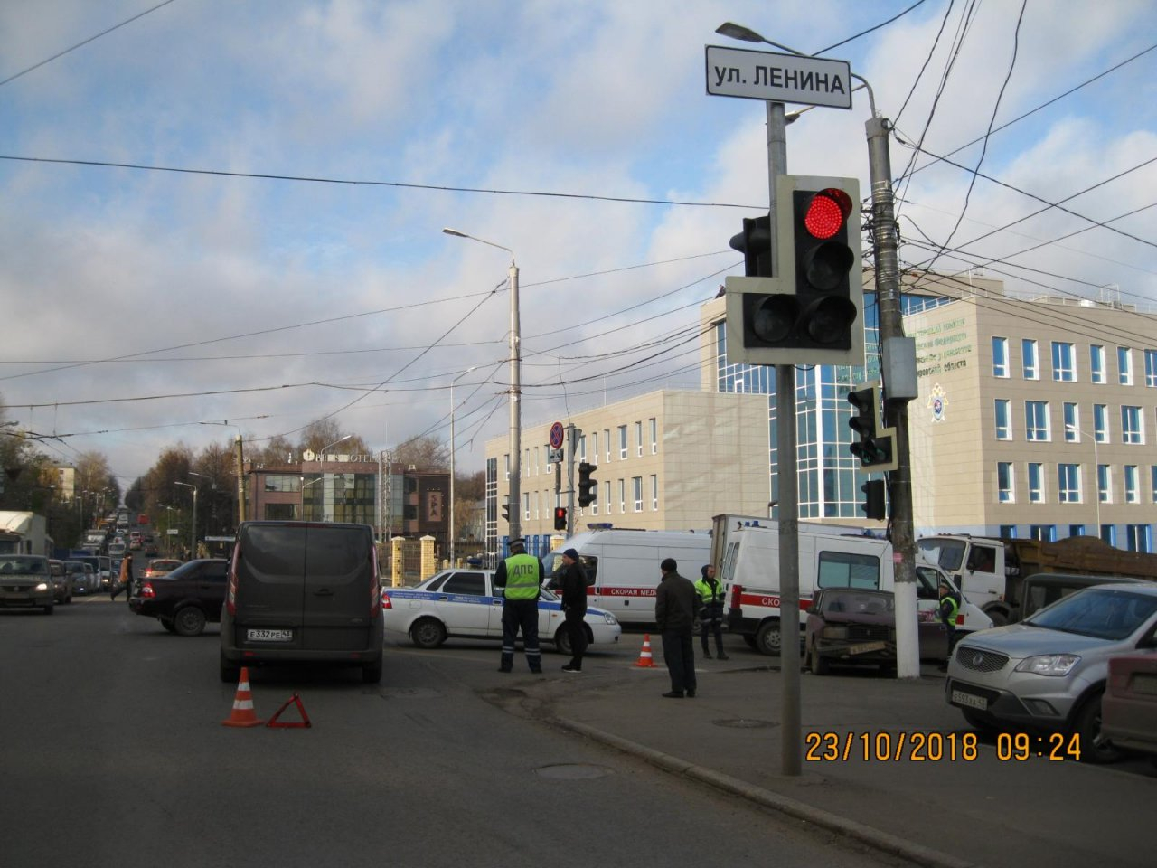 Утром на Ленина ВАЗ въехал в пешеходов: количество пострадавших увеличилось