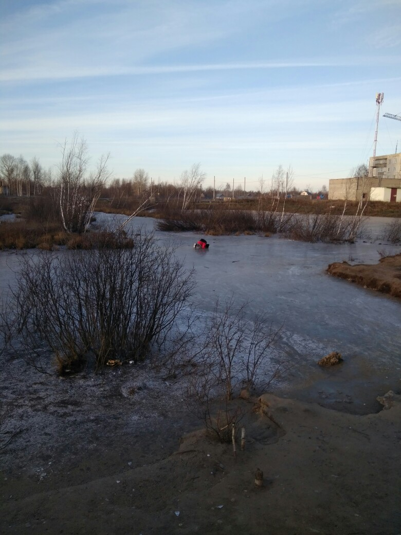 Специалисты категорически запретили выходить на лед водоема в новом микрорайоне Кирова