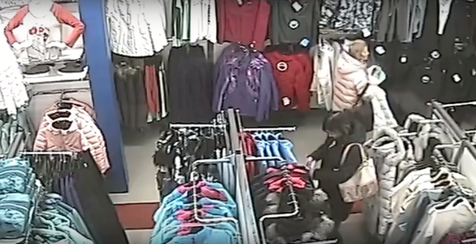 Кировчанка, укравшая куртку в магазине, попала на камеры видеонаблюдения
