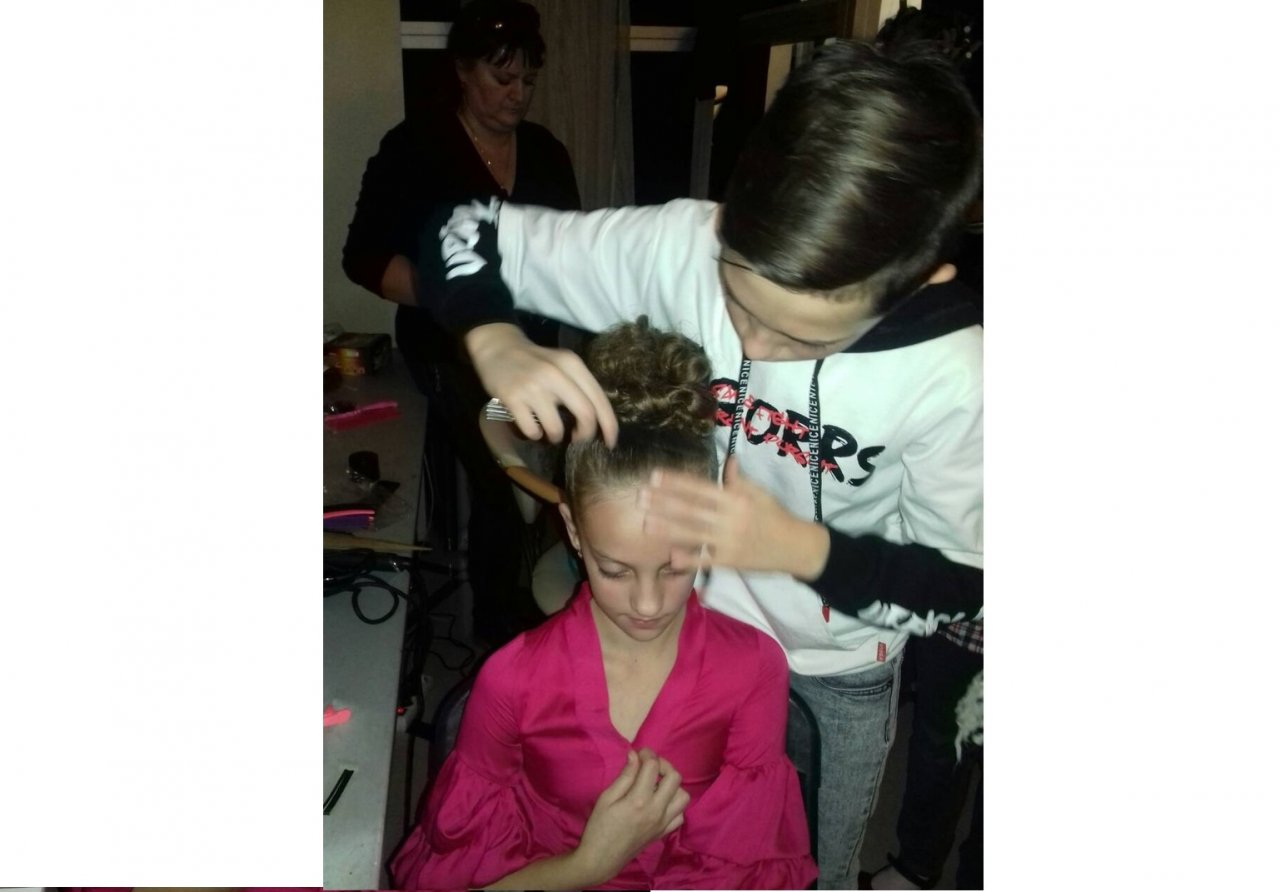 11-летний парикмахер из Кирова на Неделе моды сделал 30 причесок за 5 часов