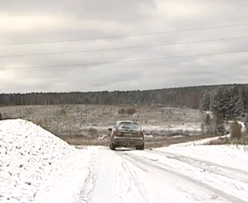 Активисты ОНФ Кировской области помогли добиться ремонта дороги, на который сложились сами жители