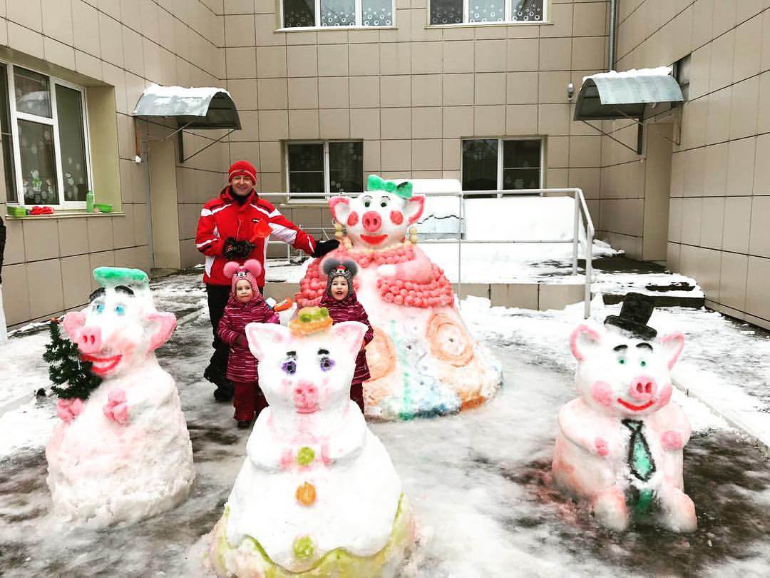 5 красивых, смешных и страшных новогодних скульптур из снега в Кирове