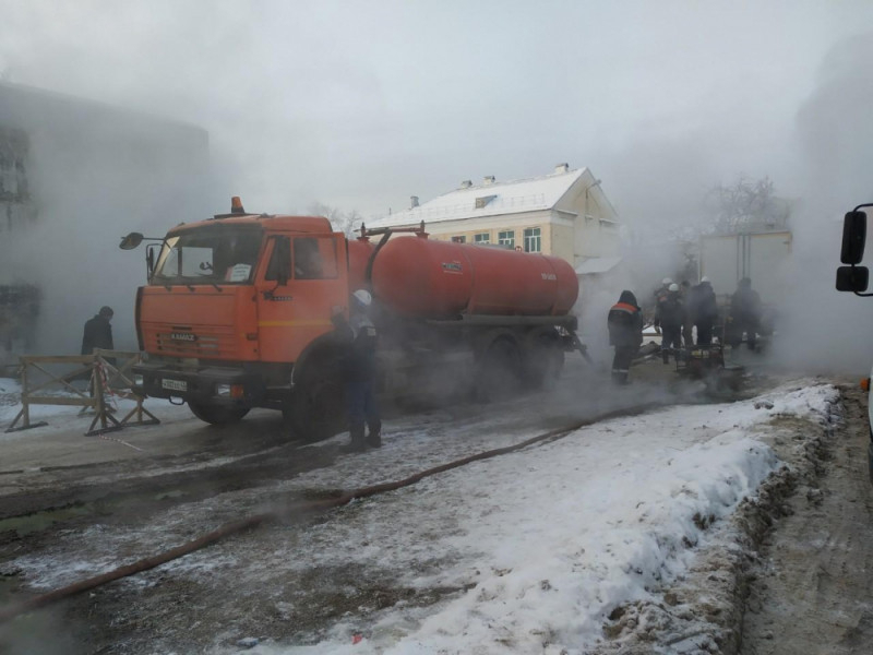 В МЧС опубликовали фото с места крупной коммунальной аварии в Кирове