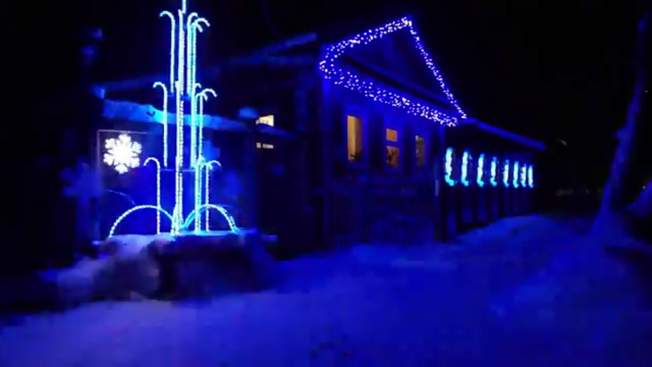 Житель Котельнича создал световое шоу около своего дома