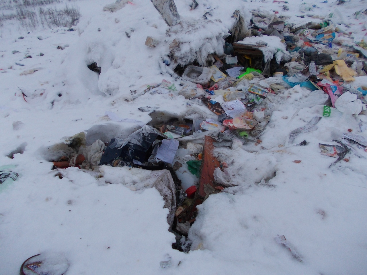 Мусорные завалы в Костино тлеют под снегом: кировские эксперты обеспокоены ситуацией