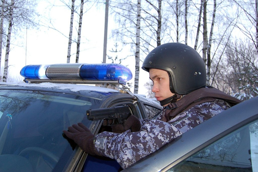 В Кирове задержан мужчина, пытавшийся дать взятку росгвардейцам