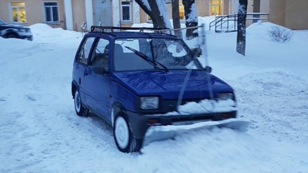Кировчанин собрал снегоуборочную "Оку"