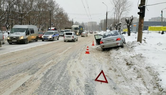 В Кирове мужчина умер за рулем своей иномарки