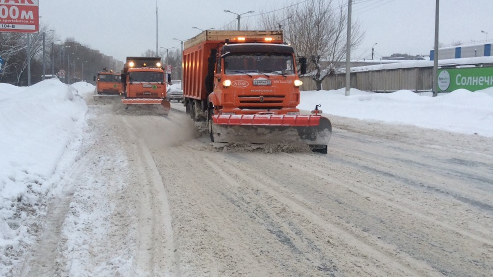 В администрации Кирова обещали убирать город от снега круглые сутки