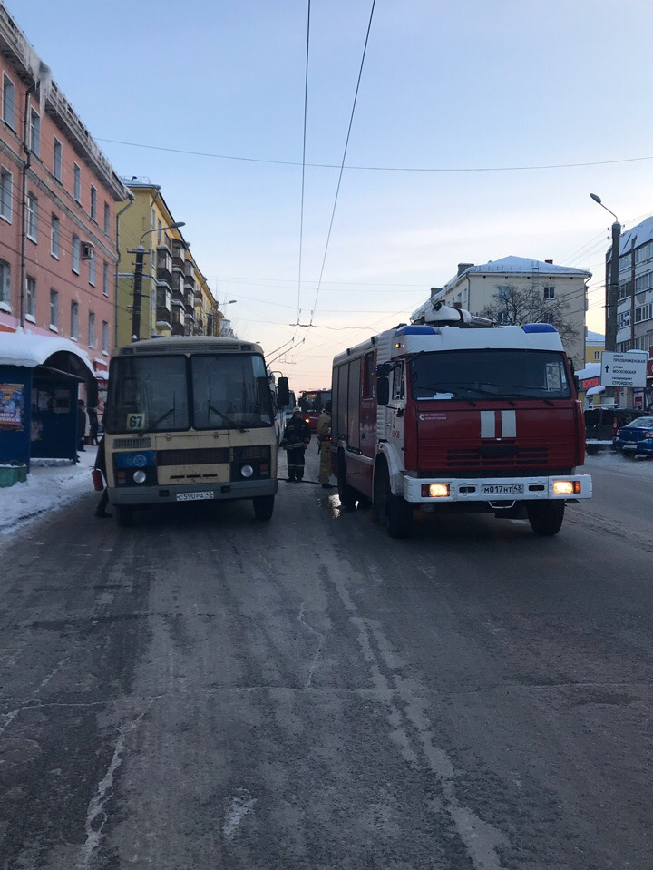 В Кирове второй раз за два дня загорелся автобус