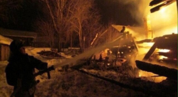 Ночью в Кировской области дотла сгорел продуктовый  магазин