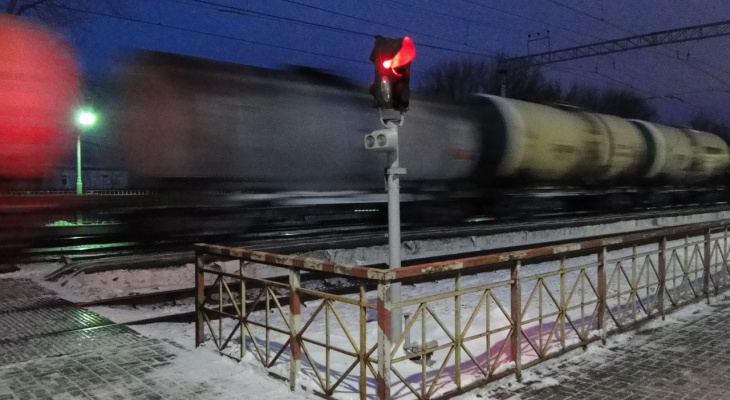 В Кировской области молодой мужчина попал под поезд и выжил