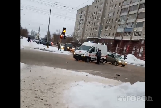 На улице Ленина произошло ДТП с участием машины скорой помощи