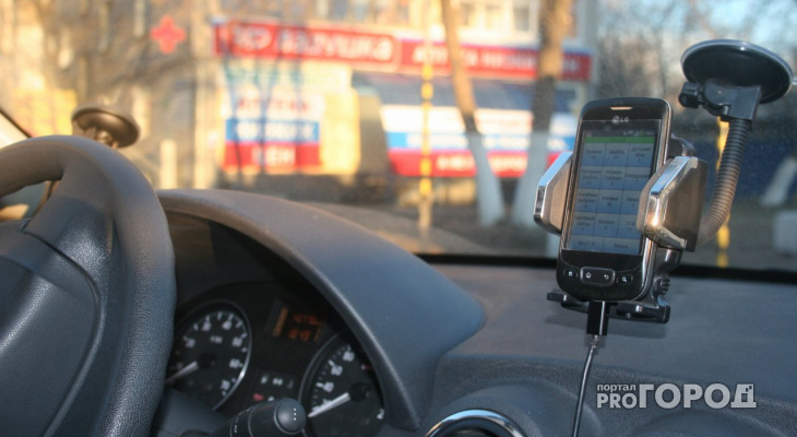 Проверка слухов: в Котельниче берут 30 рублей за открытие багажника в такси