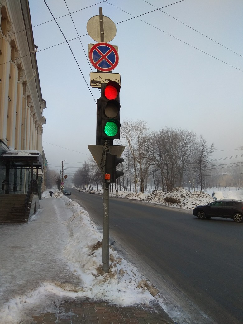 Из-за сломанного светофора в центре Кирова произошло ДТП