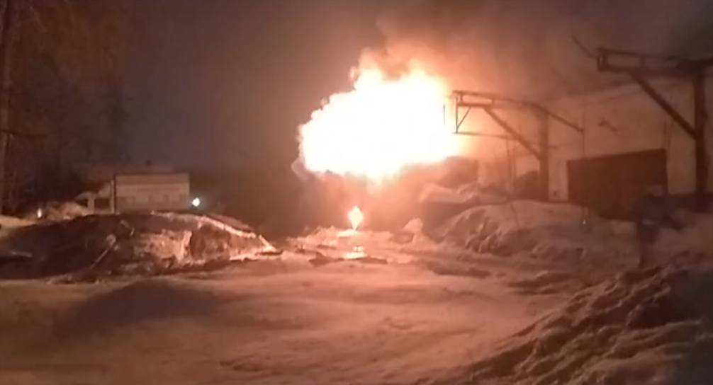 Появились подробности и видео ночного пожара в Кирове