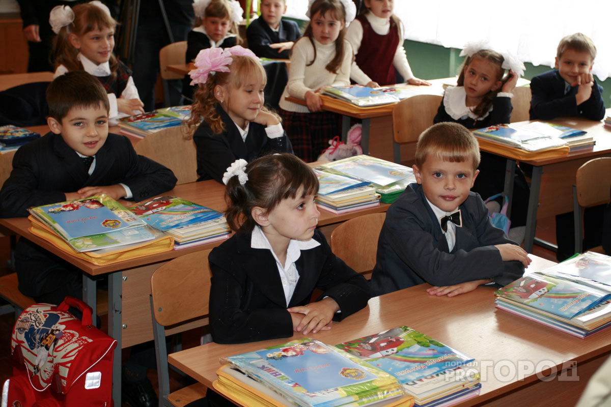 Власти рассказали, почему кировские школьники будут учиться в майские праздники