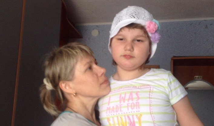 Мама особенного ребенка из Кирова: «50-килограммовую дочку выносим на прогулку на руках»