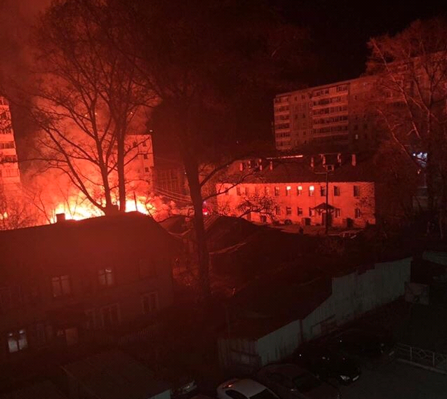 В Кирове на Красина ночью горели деревянные сараи
