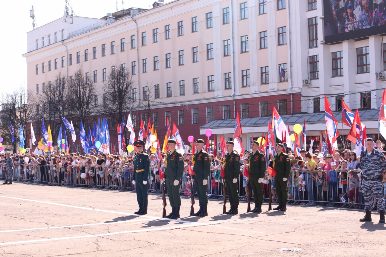 Фото и видеорепортаж с парада Победы в Кирове