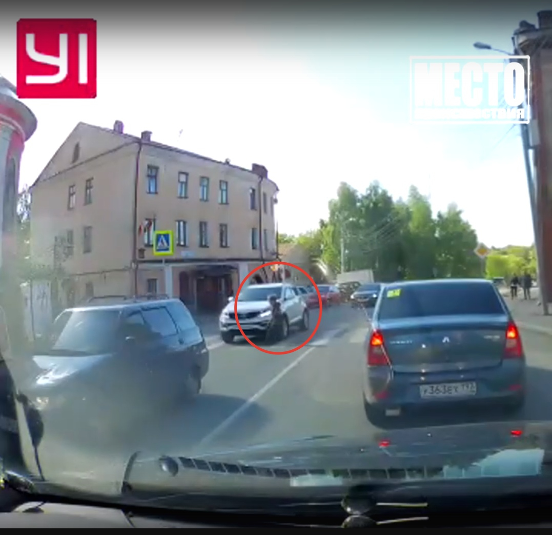 На опасном переходе на Казанской иномарка сбила ребенка