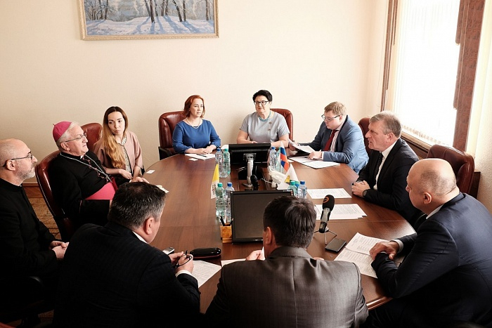 Посол Ватикана попросил губернатора передать кировский костел католикам