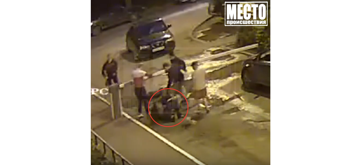 В сети появилось видео массовой драки на улице Хлыновской
