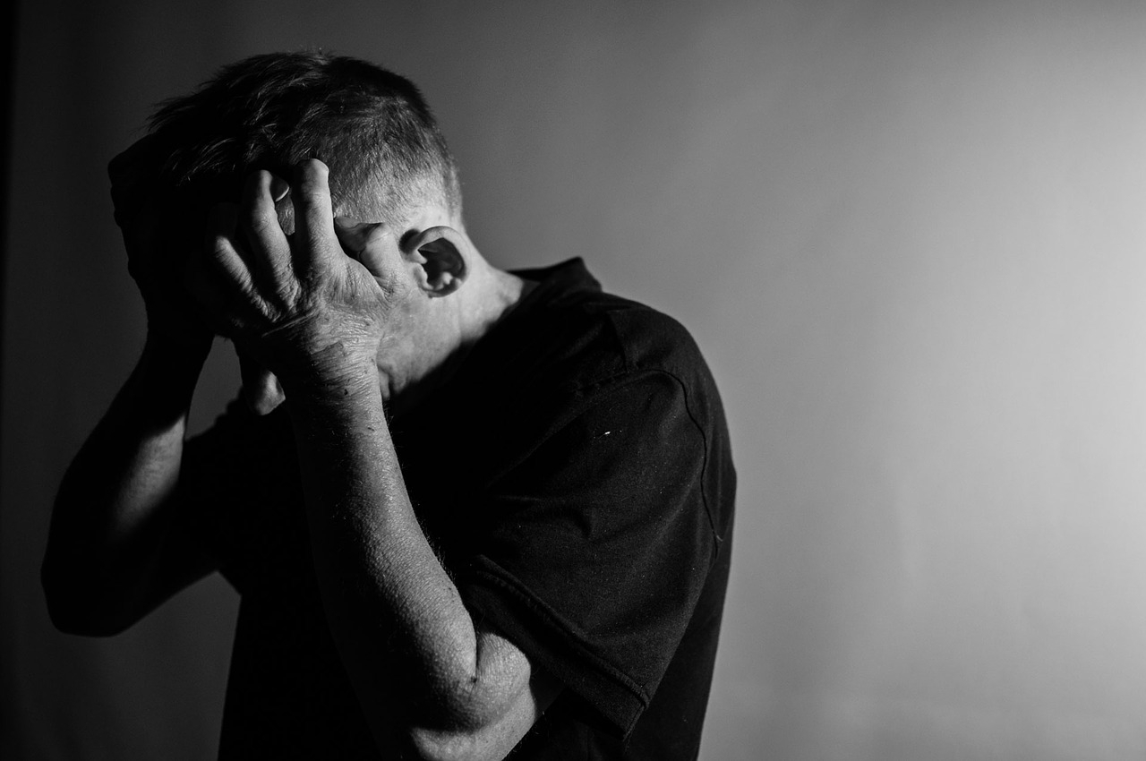 “Мужчины не плачут”: психолог осудил кировчанина за слезы