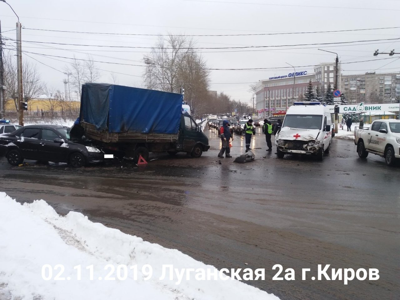 В Кирове машина скорой попала в ДТП по пути к мальчику, выжившему в двух авариях