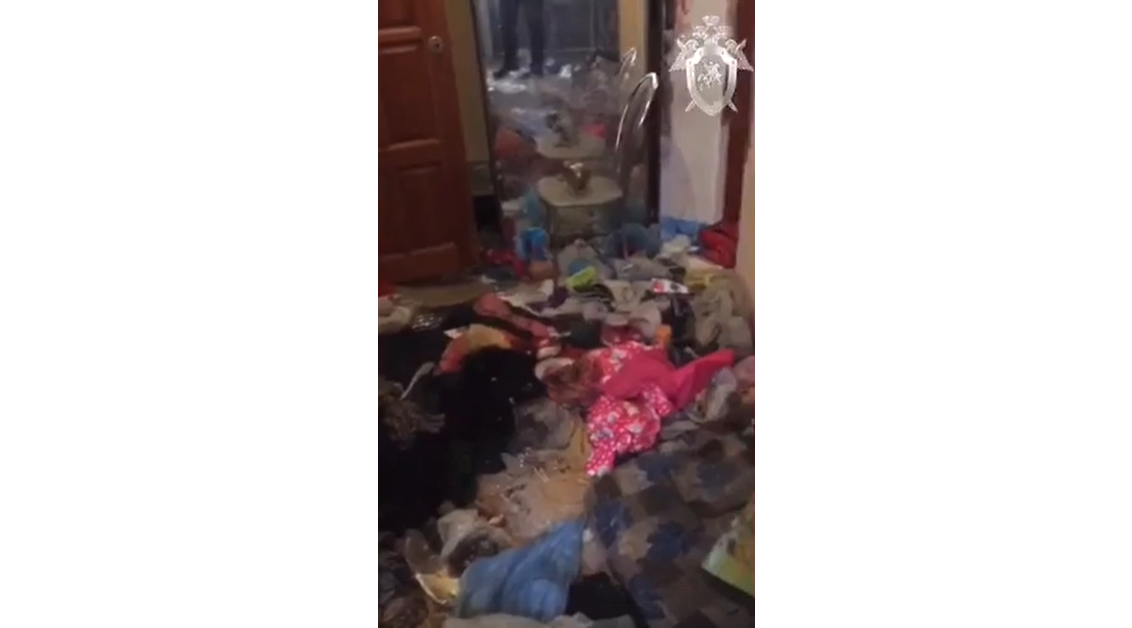 Опубликовано видео из квартиры в Кирове, в которой умерла 3-летняя девочка