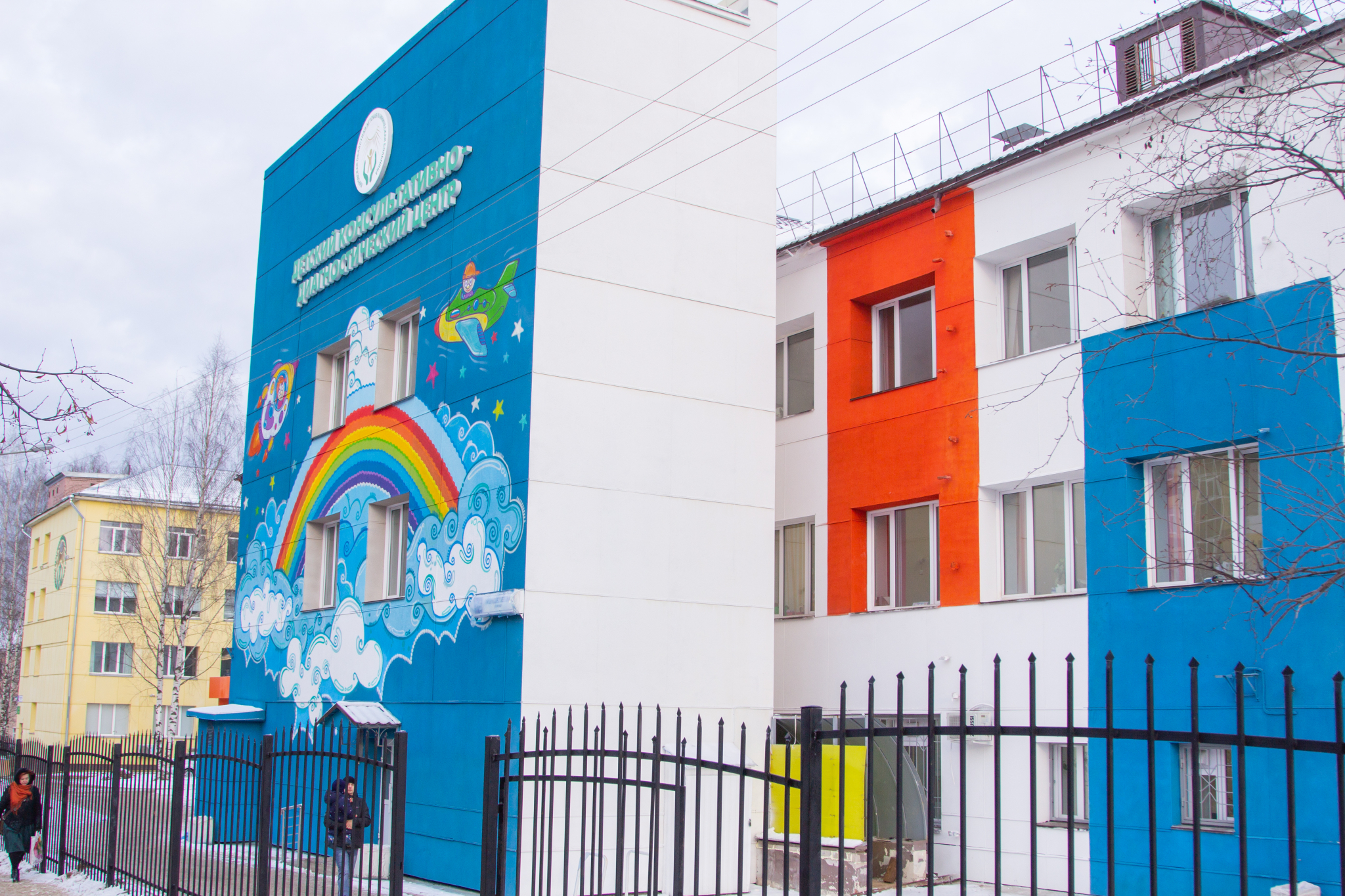 Кировскую областную детскую больницу отремонтировали и открыли теплый наземный переход