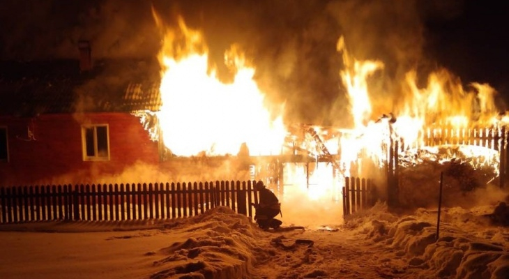 4 пожара и 6 аварий: как прошла новогодняя ночь в Кировской области
