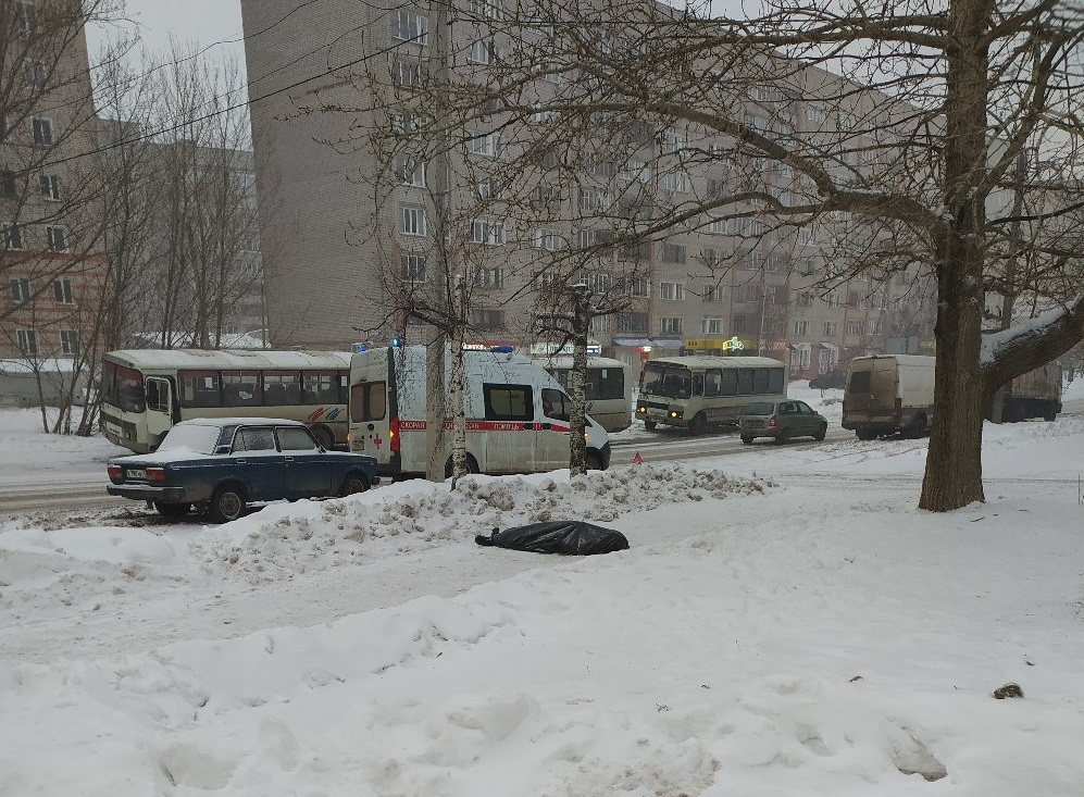 Что обсуждают в Кирове: на глазах очевидцев умер мужчина и экстренная остановка поезда