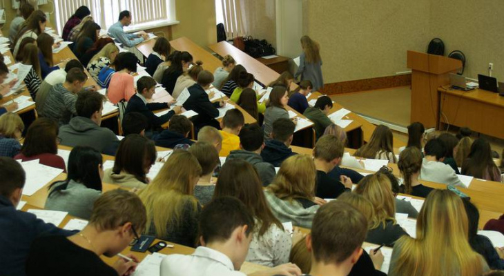 Депутаты Госдумы хотят поднять стипендию для студентов до 10 330 рублей