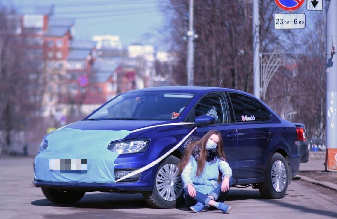 Фото дня: на улицах Кирова заметили автомобиль в "медицинской маске"