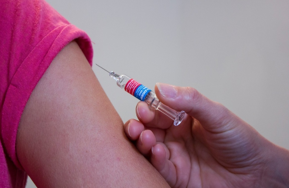 В России хотят запретить пускать детей без прививок в школы и детсады