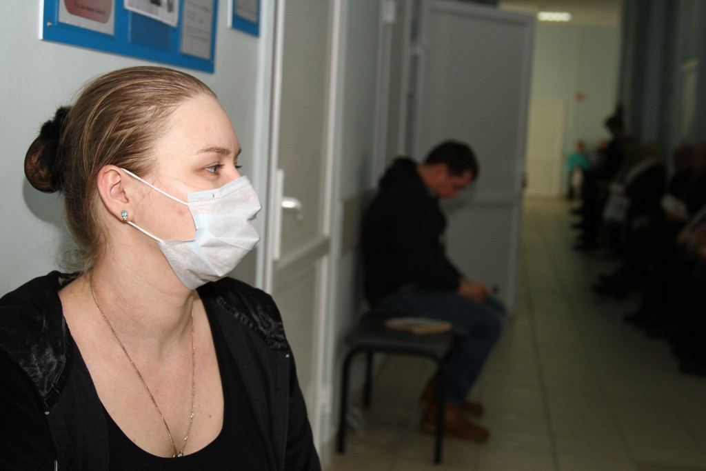 Вирусологи назвали примерные сроки новой волны COVID-19 в России