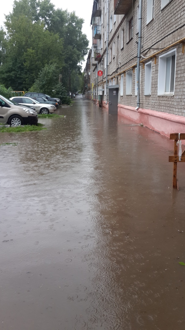 Потоп в Кирове из-за ливня: видео и фото последствий непогоды 2 августа