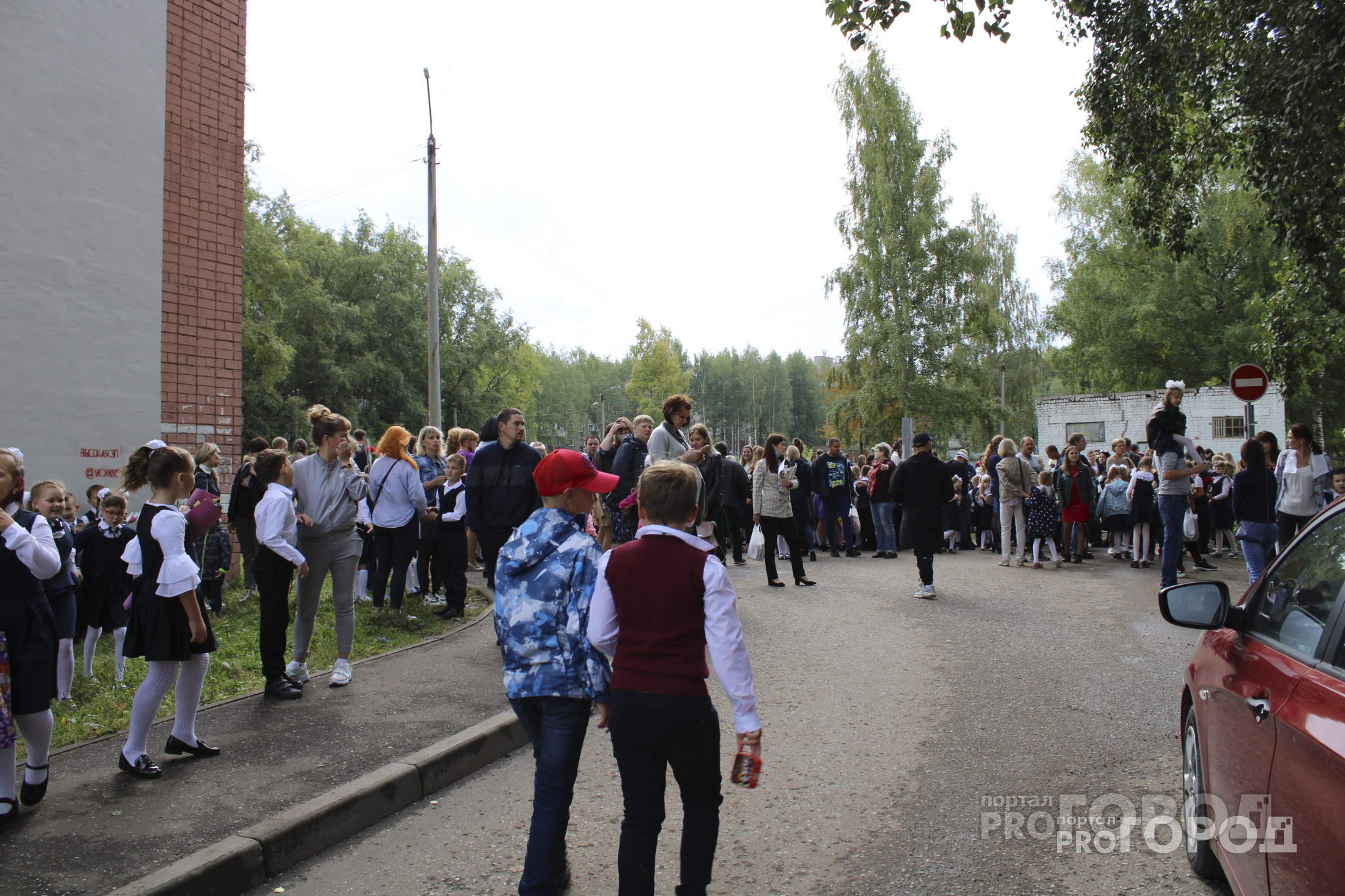 В Кирове из-за сообщения о бомбе эвакуировали учеников и преподавателей 54-й школы