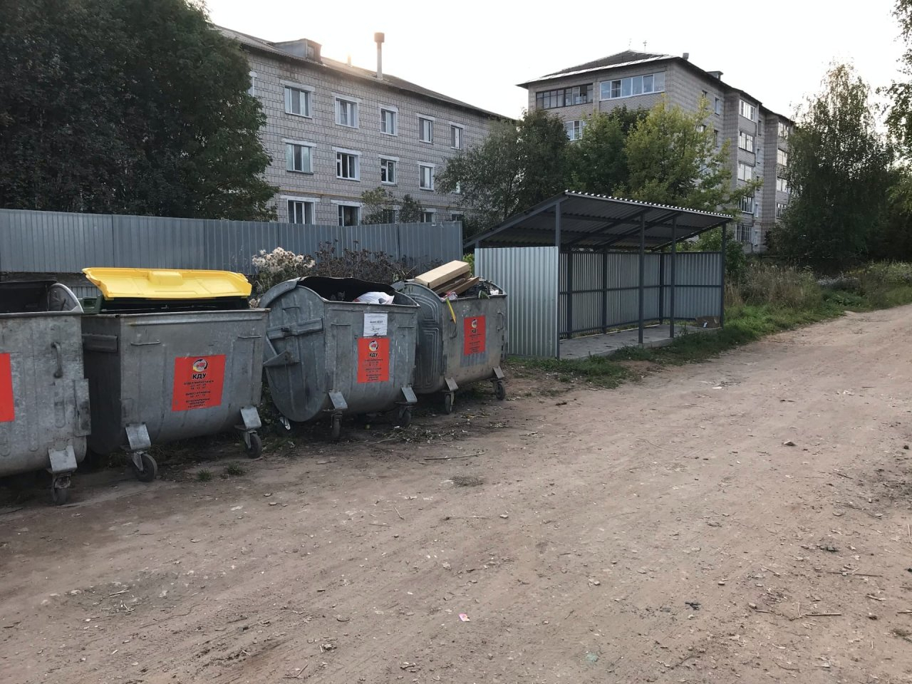 В Кирове потратили миллионы рублей на площадки для мусора, которые невозможно использовать