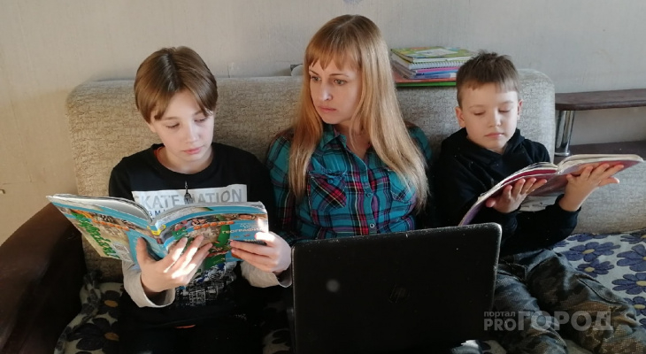В России предлагают назначить пособие родителям школьников на дистанционке