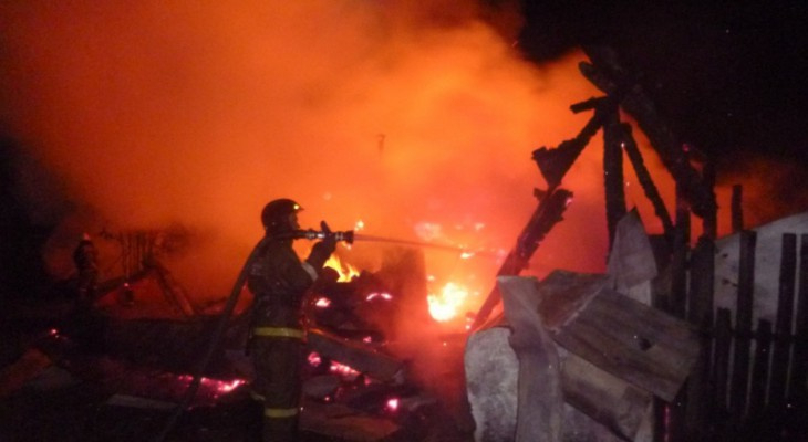В Кировской области женщина погибла в пожаре из-за уснувшего соседа