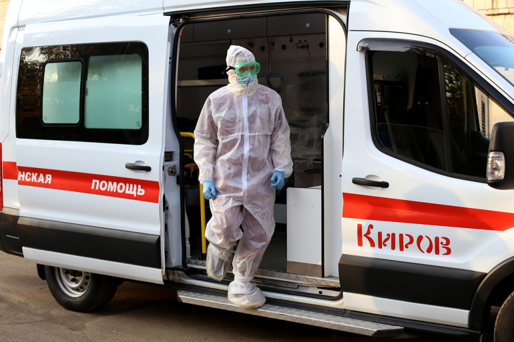 Что обсуждают в Кирове: 12 тысяч на лечение от COVID-19 и убийство в регионе