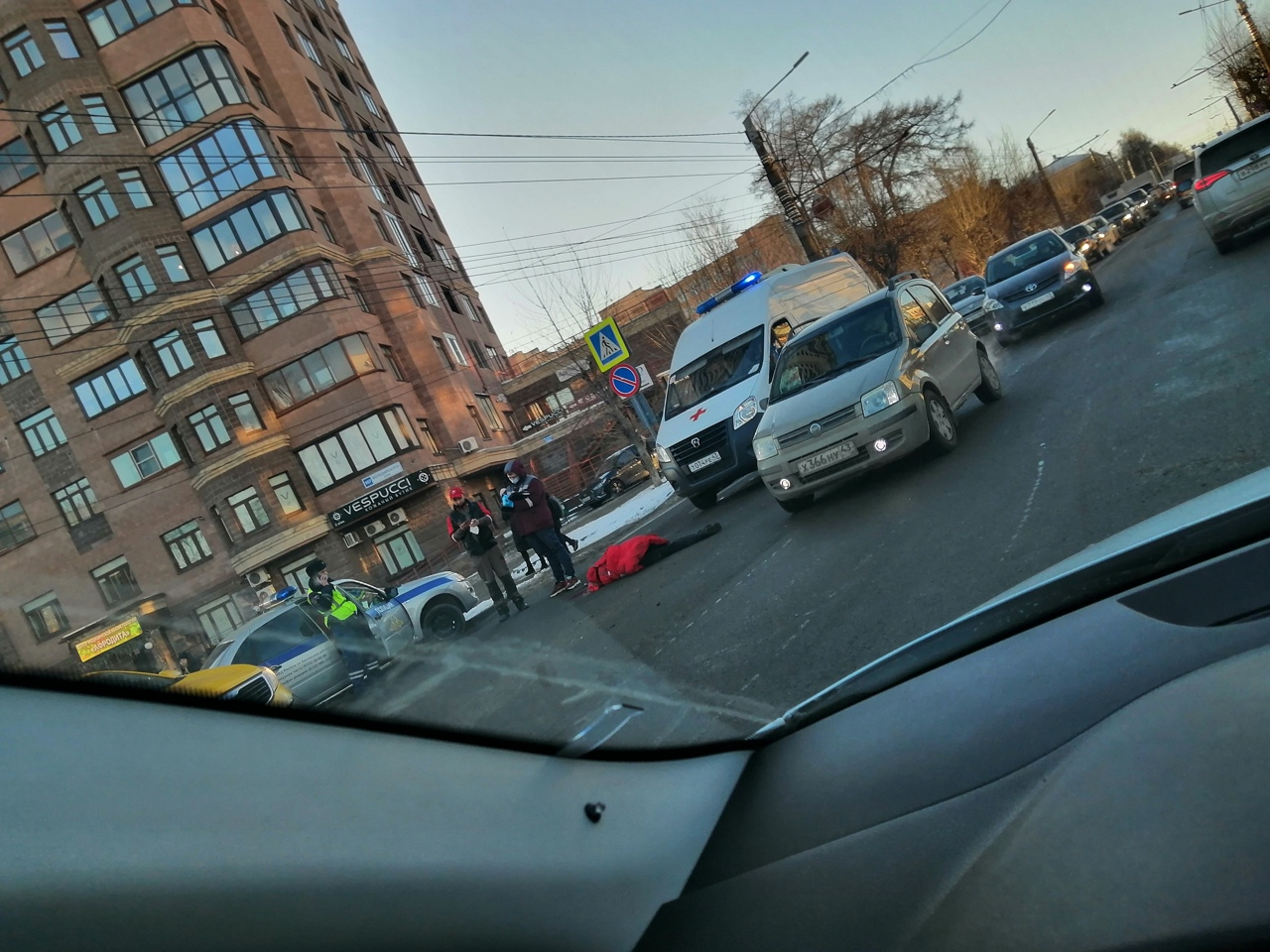 В Кирове на пешеходном переходе насмерть сбили человека