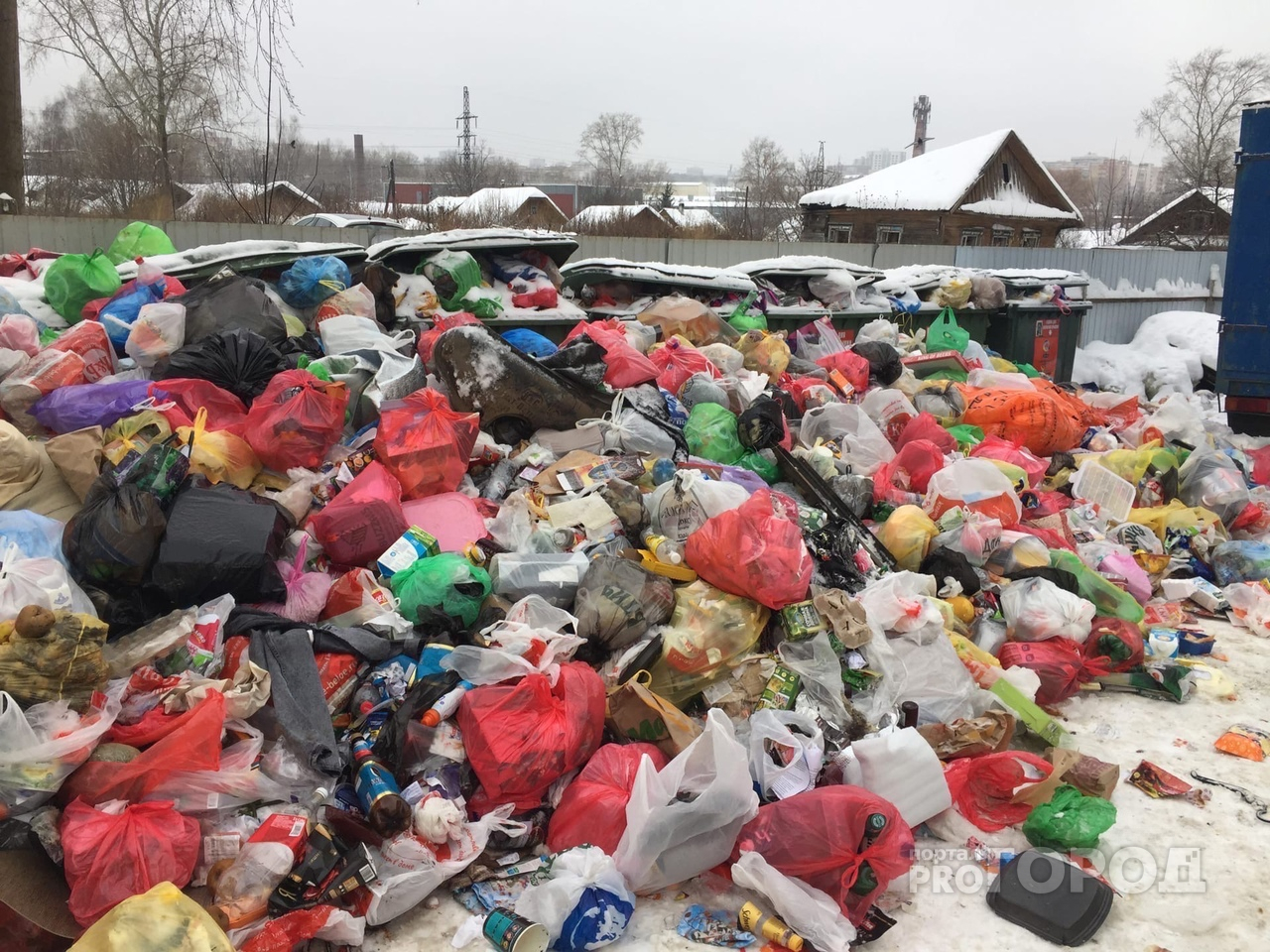 Киров утопает в мусоре: фоторепортаж из городских дворов