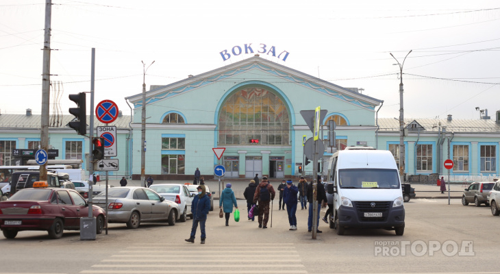 Новые тротуары и освещение: в Кирове отремонтировали парковку у вокзала