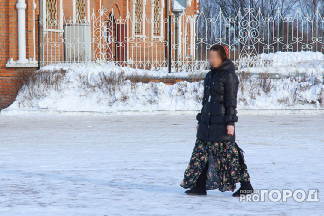 В Кирове женщина отдала неизвестной на улице золотую цепочку