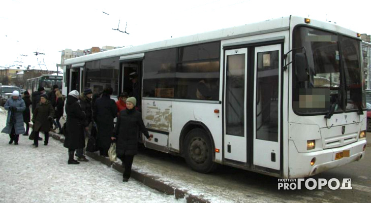 В Кирове водитель автобуса зажал в дверях женщину с ребенком