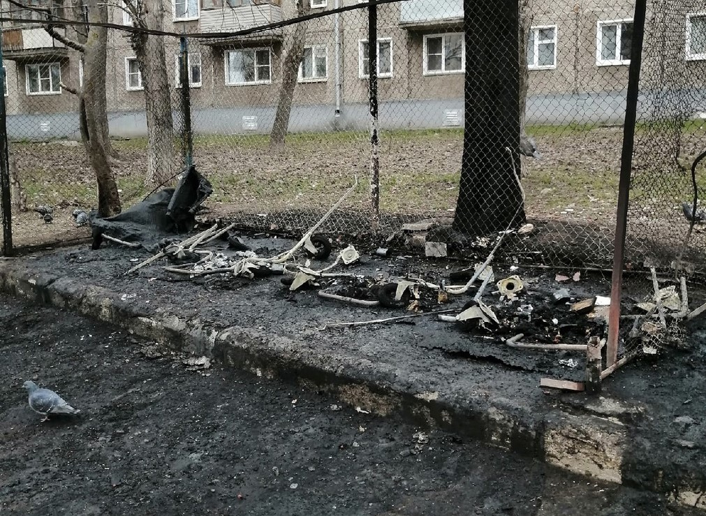 В Кирове из-за углей для кальяна сгорели мусорные баки