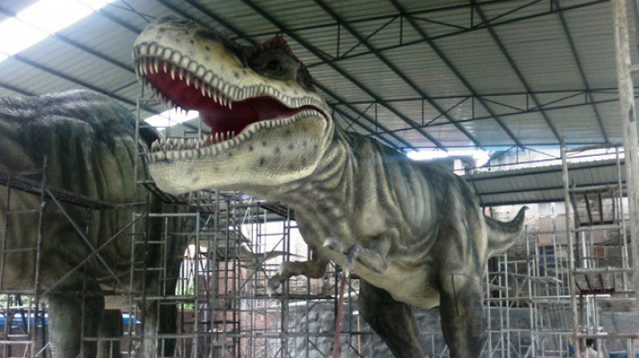 Вандалы оторвали голову динозавру в котельничском парке